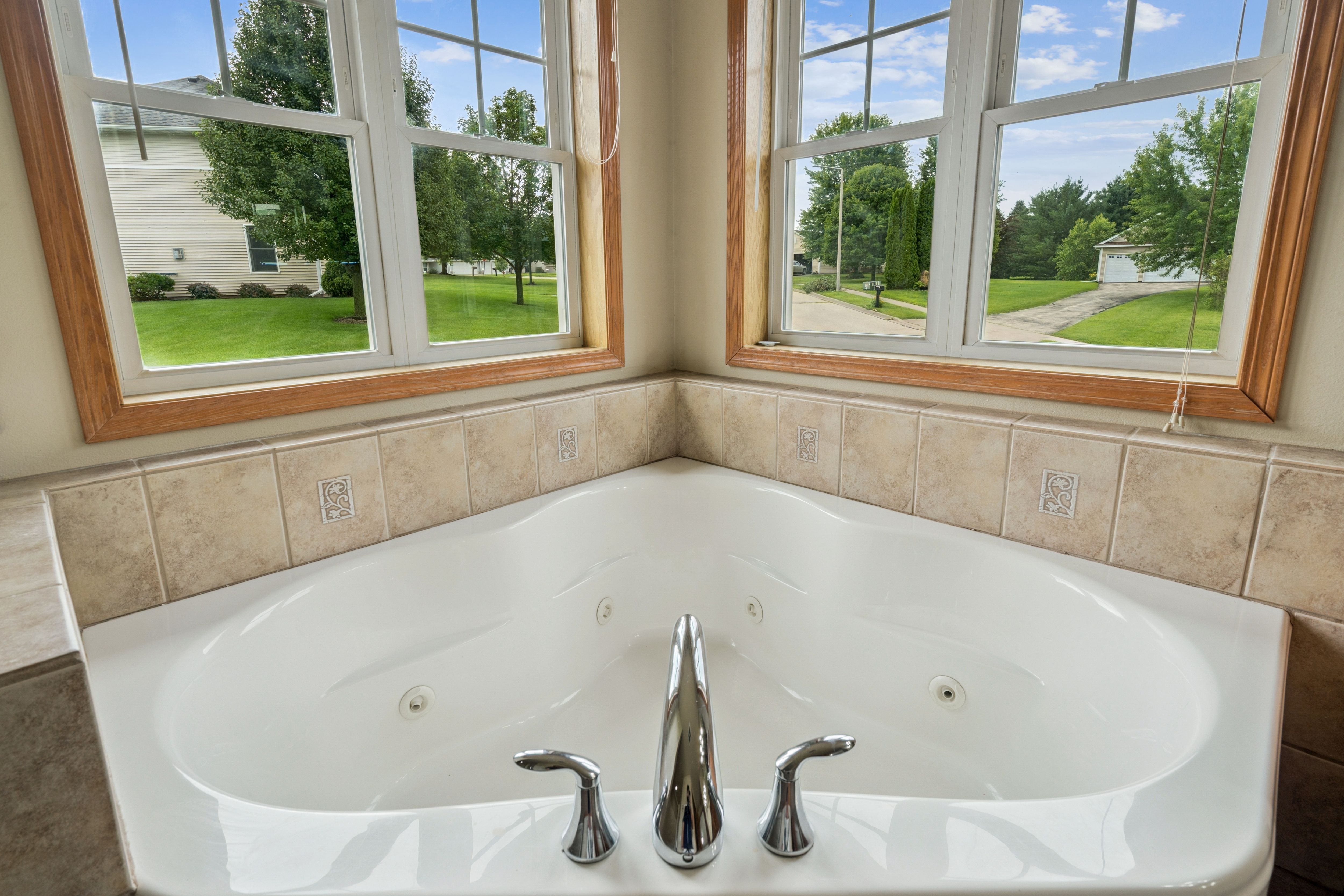 Listing Photo: 29-182 780 Country Club Ct